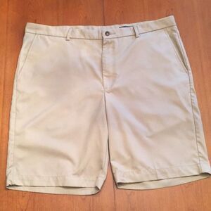 Greg Norman Mens Beige Flat Front Golf Shorts Size 40
